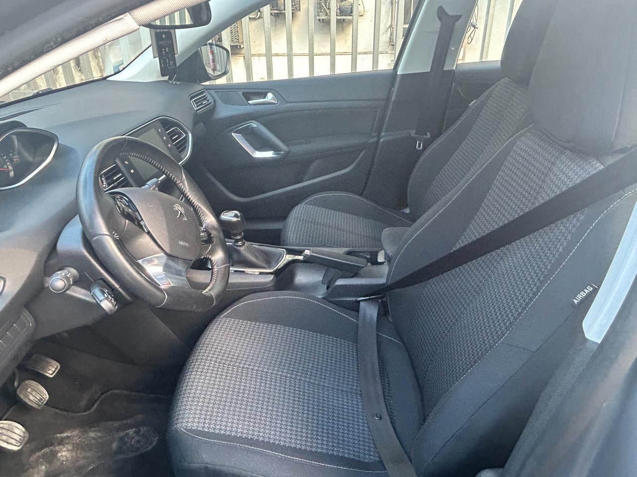 Peugeot 308 BlueHDi 100 S&S Business