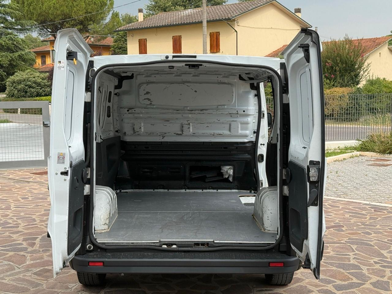 Nissan NV300 1.6 dCi 120CV - 3 POSTI -