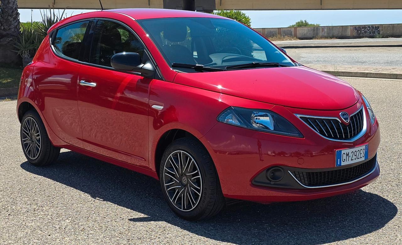 Lancia Ypsilon 1.0 FireFly 5 porte S&S Hybrid Ecochic Silver
