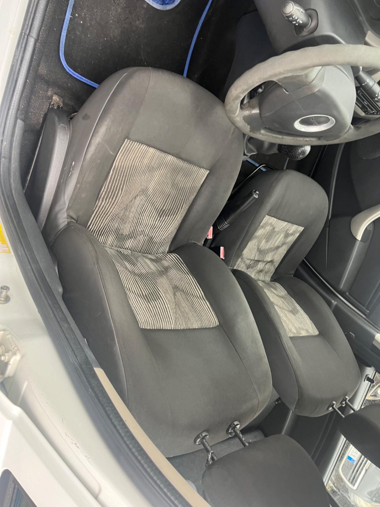 Dacia Sandero 1.2 16V Lauréate 2011 121.000 KM