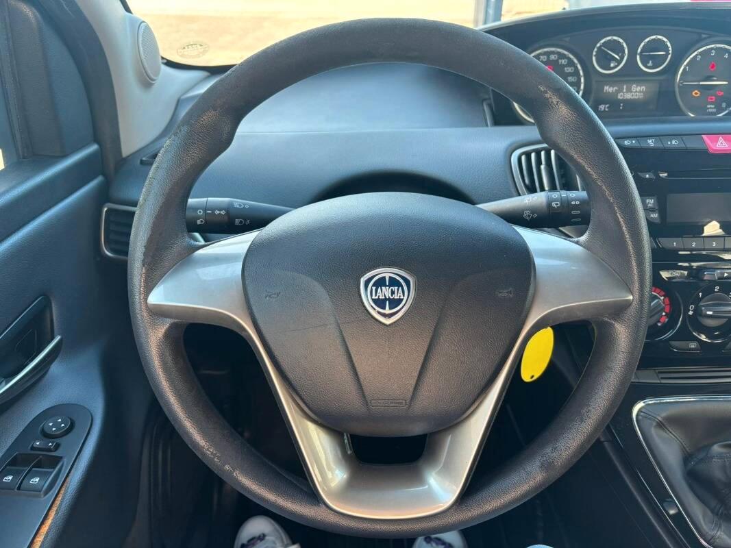 Lancia Ypsilon 1.2 8v Silver c clima 69cv