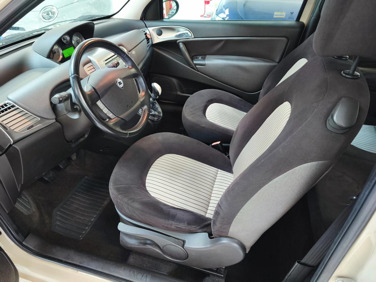 Lancia Ypsilon 1.4 Oro Bianco