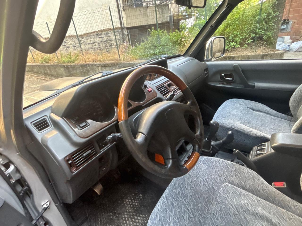 Mitsubishi Pajero 2.8 TDI MT GLS Target Autocarro