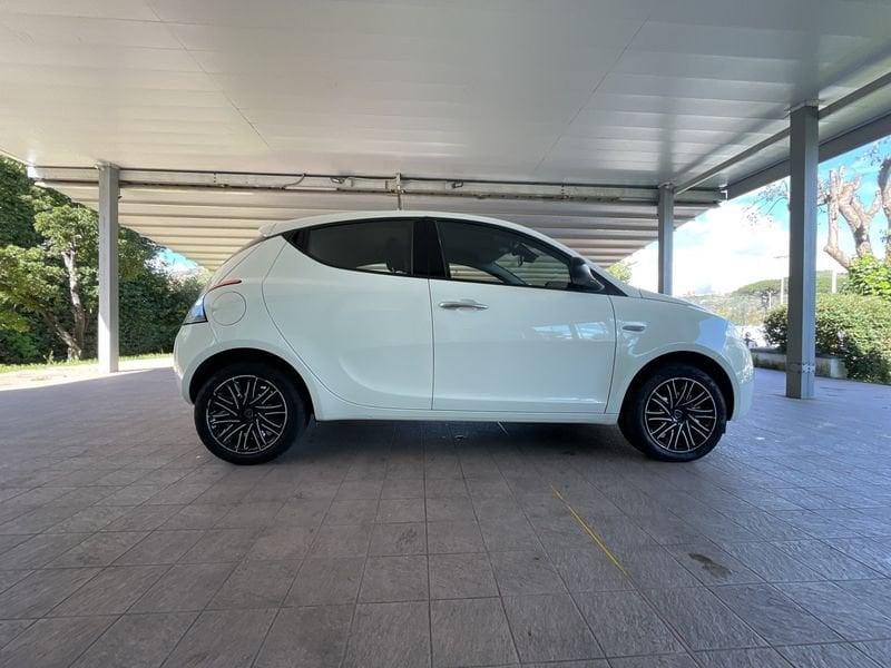 Lancia Ypsilon 1.0 FireFly 70cv S&S Hybrid GOLD