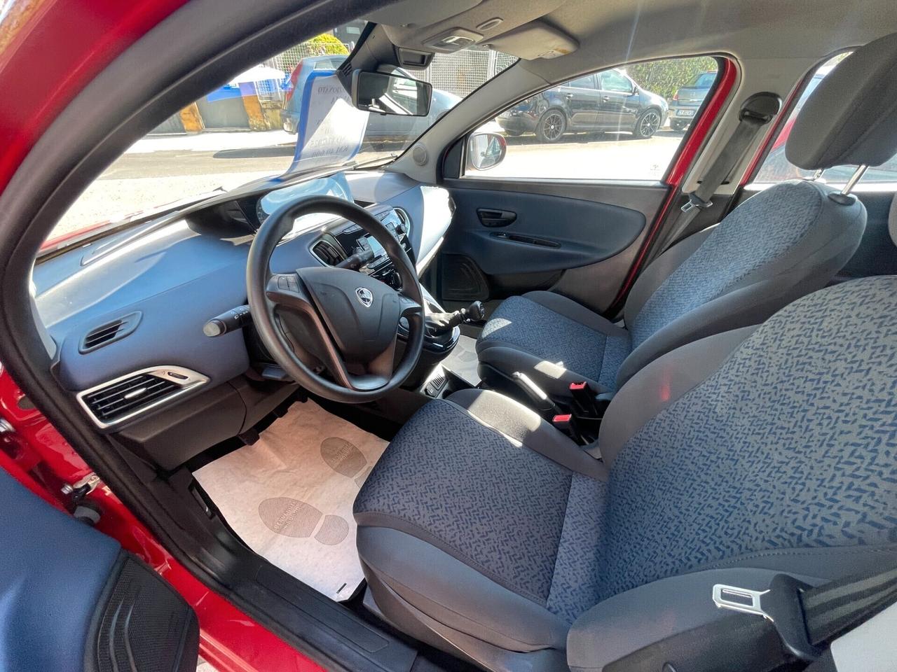 Lancia Ypsilon 1.0 FireFly 5 porte S&S Hybrid Oro