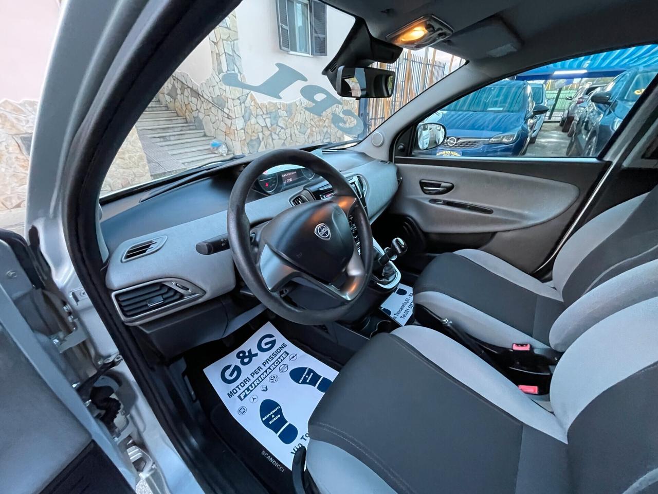 Lancia Ypsilon 1.2 69 CV 5 porte GPL Ecochic Silver