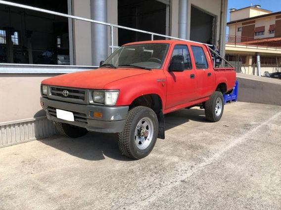 TOYOTA Hilux 2.4 D 4WD Doppia Cabina Pick-up