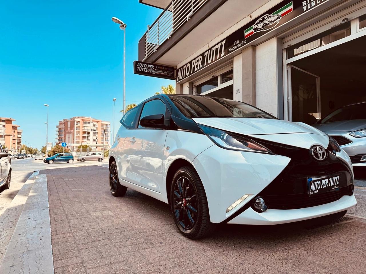 Toyota Aygo 5 porte CAMBIO AUTOMATICO
