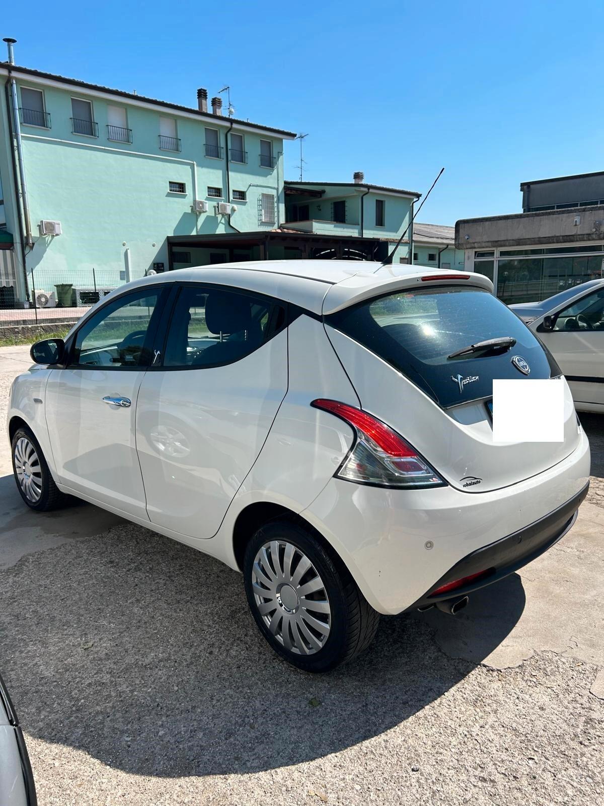 Lancia Ypsilon 1.3 MJT 16V 95 CV 5 porte S&S Elle ok neo patentati