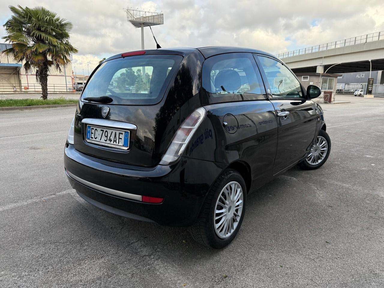 Lancia Ypsilon 1.4 Argento Ecochic GPL