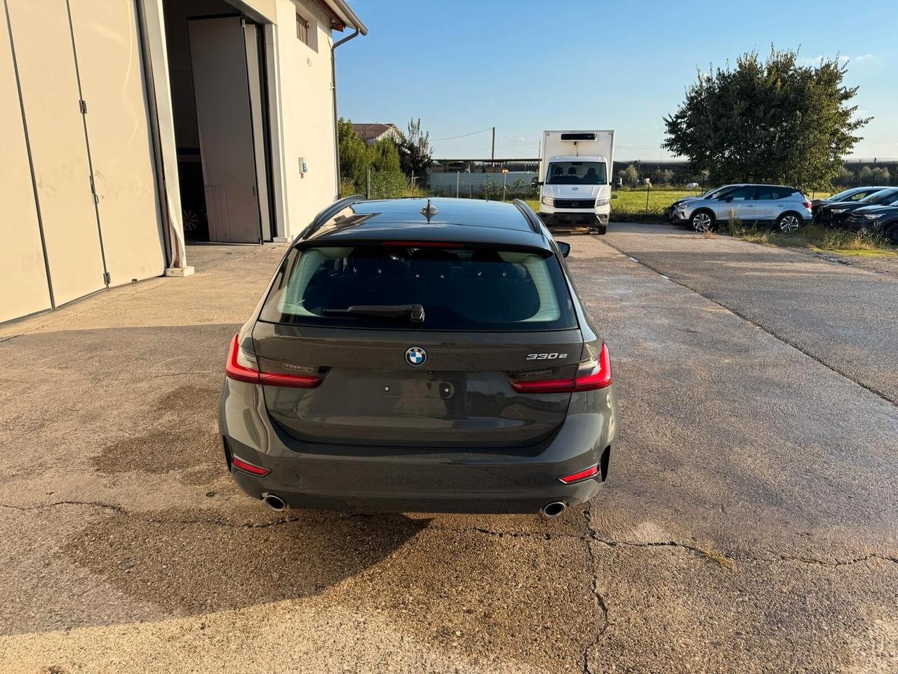 BMW 330 330e Touring auto INCIDENTATA