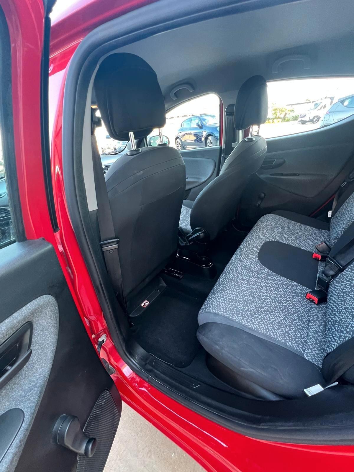 Lancia Ypsilon 1.0 Hybrid Ecochic