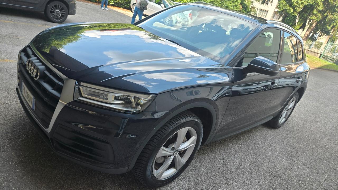 Audi Q5 35 TDI quattro S tronic Business