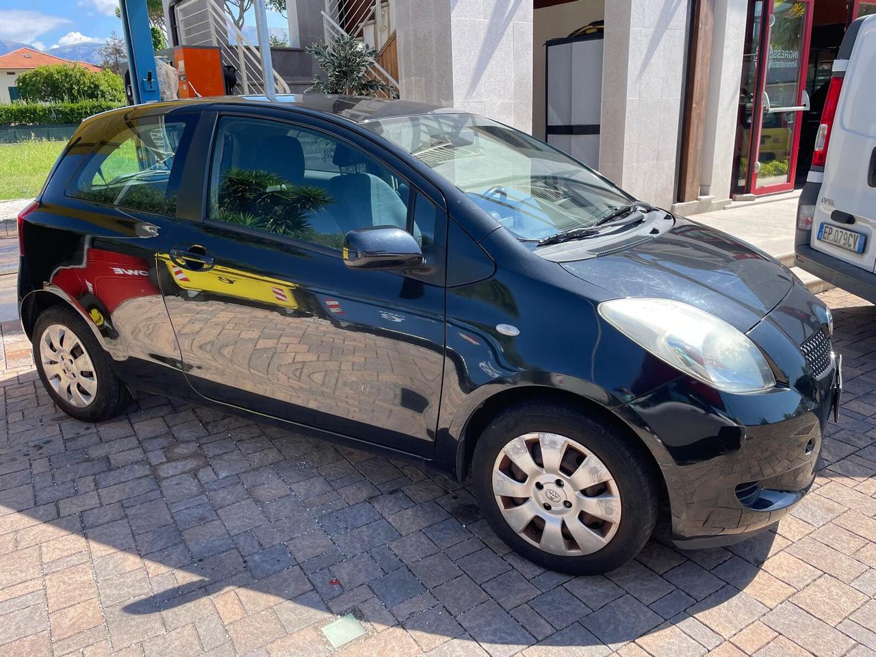 Toyota Yaris 1.0 3 porte Sol