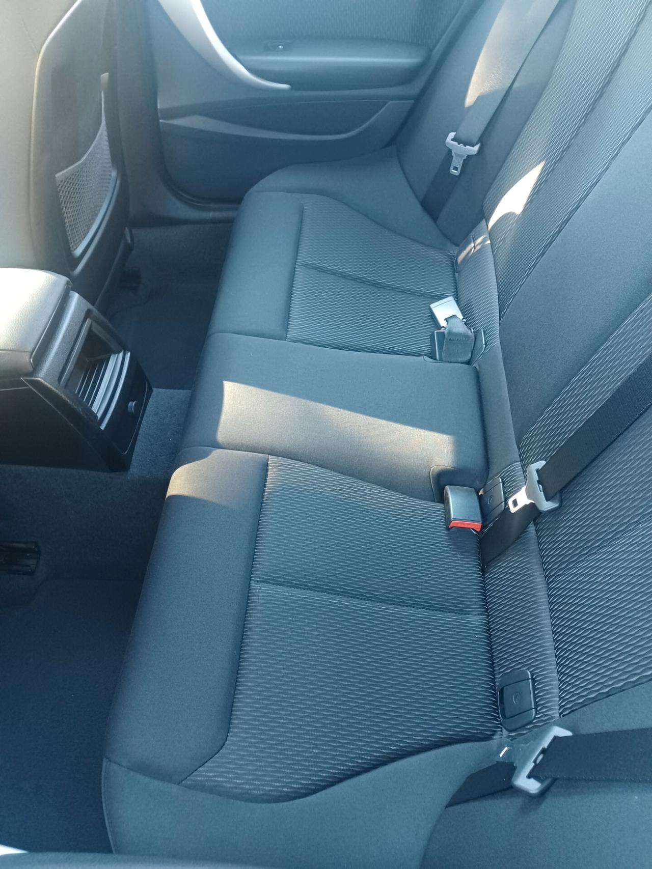 Bmw 116 d Urban LED BIXENO ANNO 2015