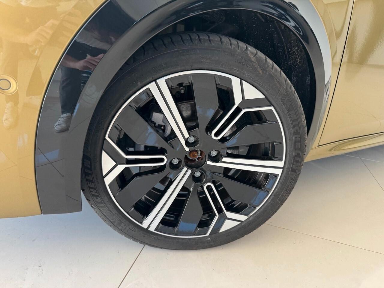 Lancia Ypsilon Hybrid e-DCT LX