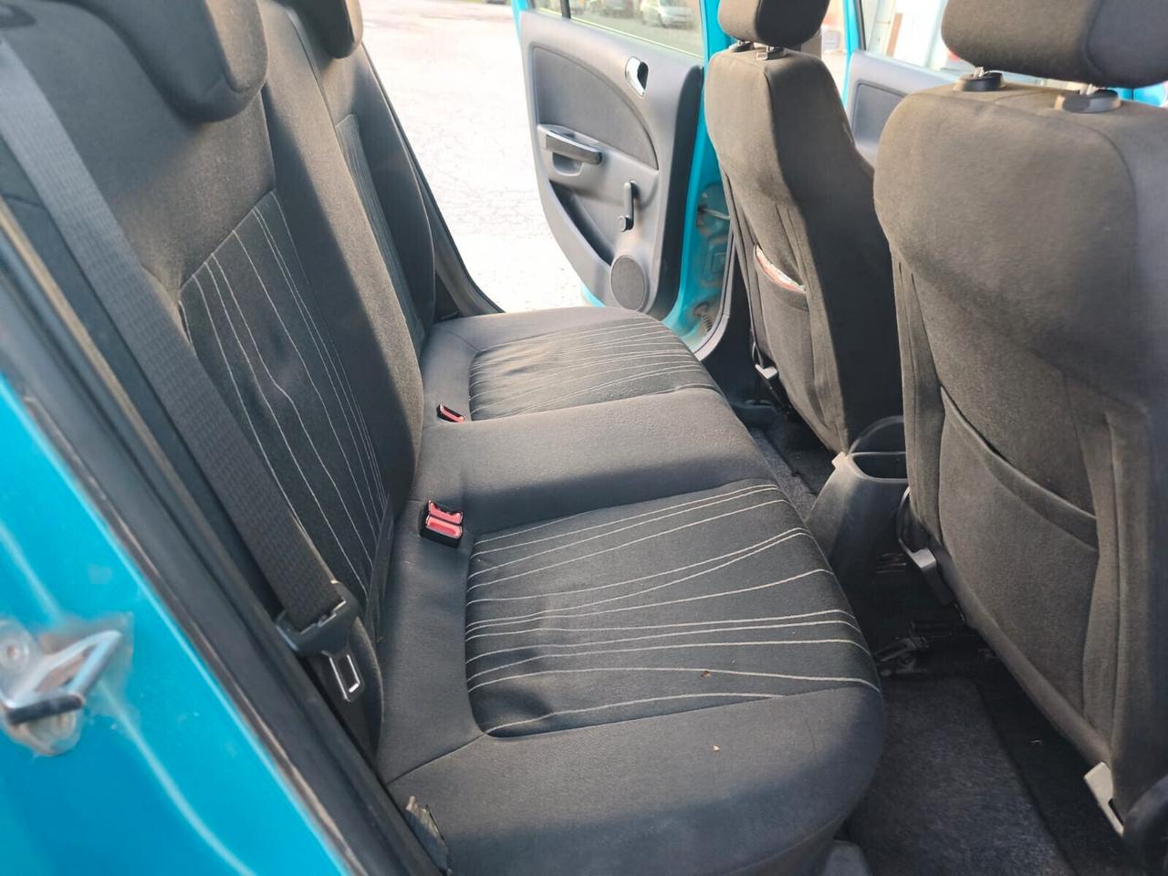 Opel Corsa 2011---1.2 Benzina Neopatentati