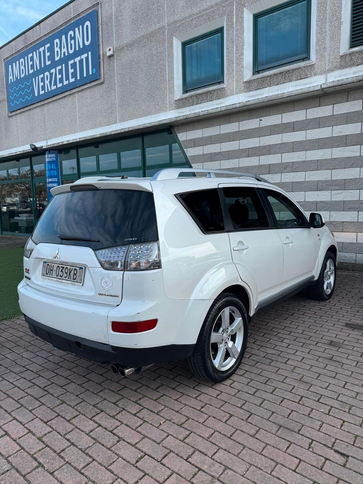 Mitsubishi Outlander 2.0 DI-D Instyle 7 p.ti DPF