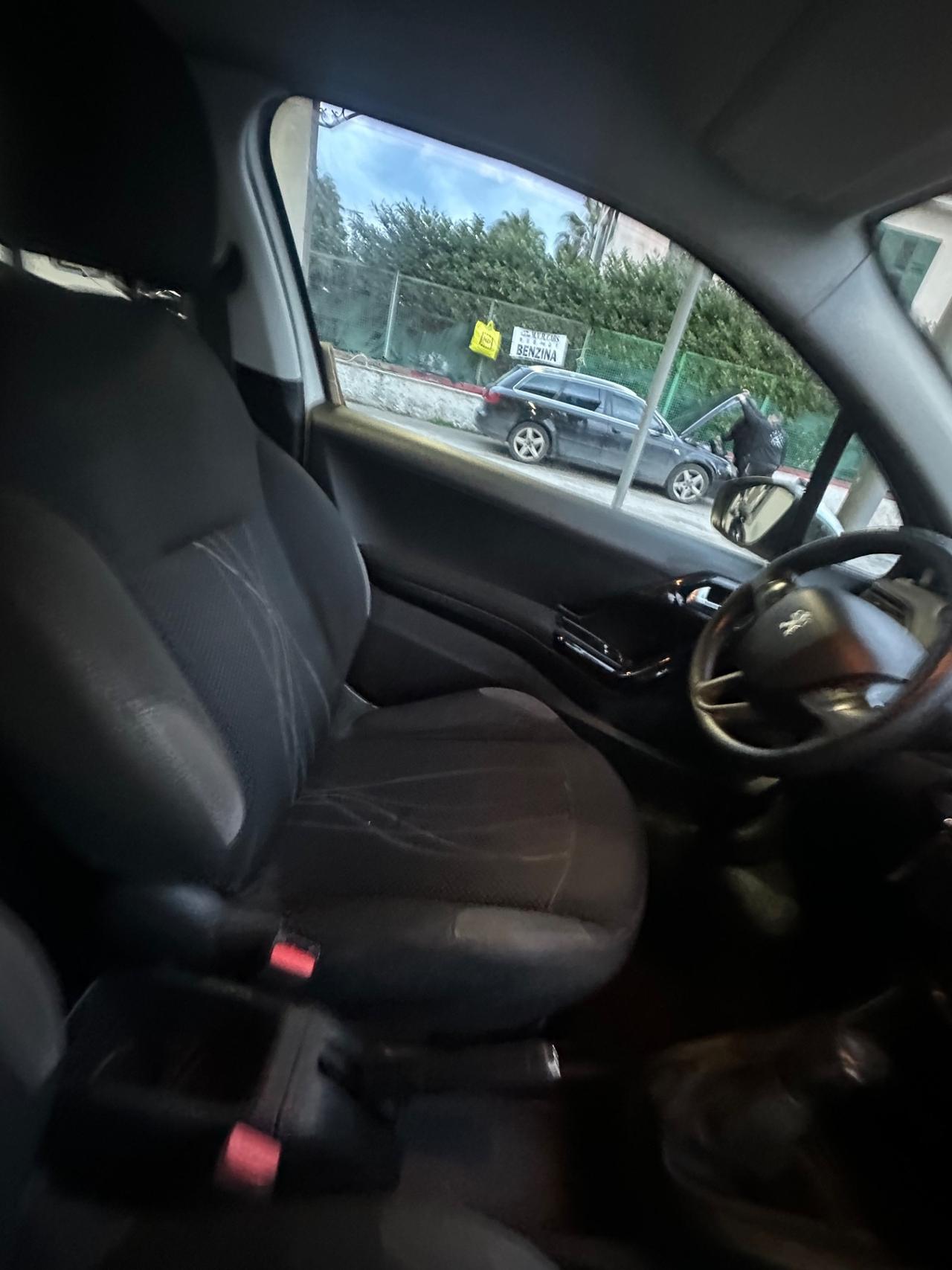 Peugeot 208 1.4 HDi 68 CV 3 porte Access