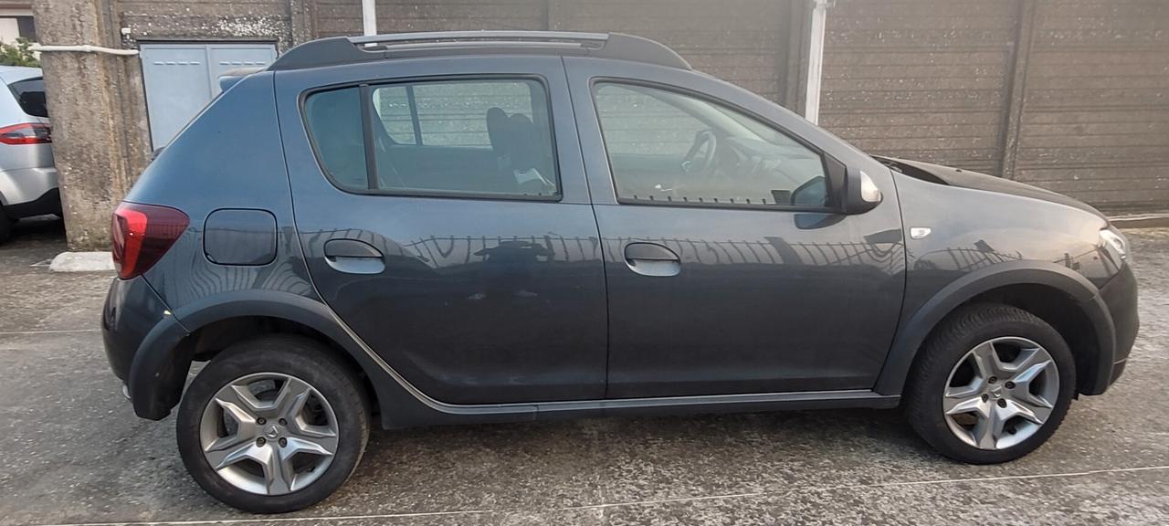 Dacia Sandero 1.0 SCe NEOPATENTATA OK, UNICO PROPRIETARIO.