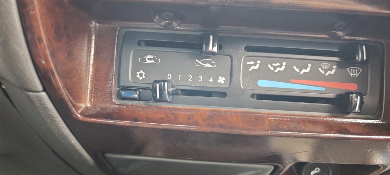 Nissan Terrano II 2.4i 12V cat 5 porte SE