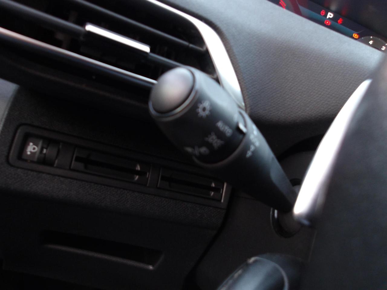 Peugeot 3008 3008 1.5 bluehdi Business s&s 130cv eat8