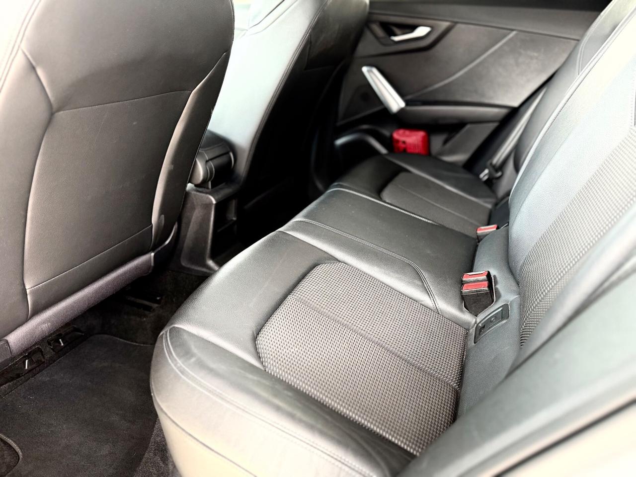 AUDI Q2 1.6 TDI S LINE Edition*LED*NAVI