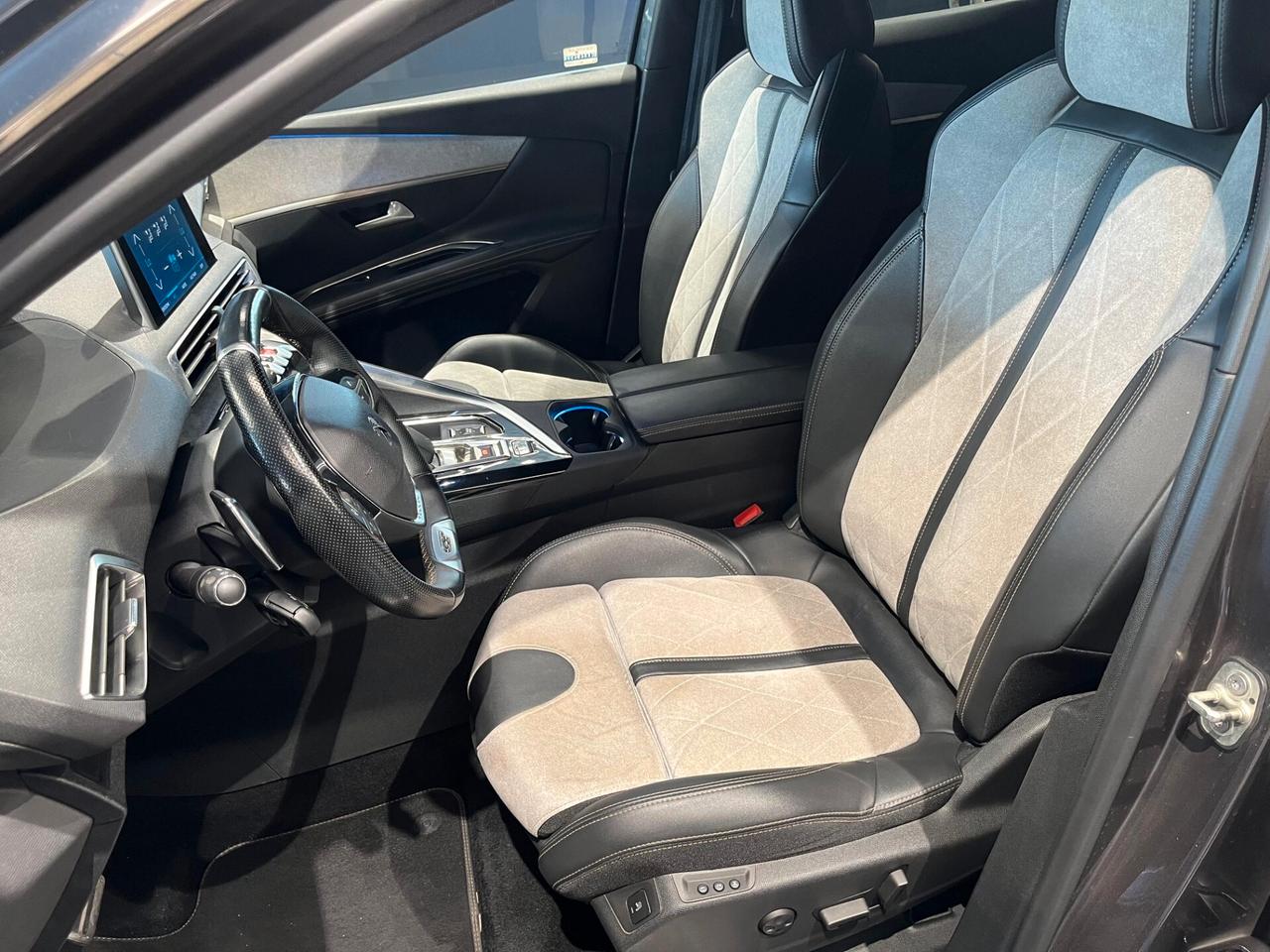 Peugeot 3008 Hybrid4 300 e-EAT8 GT Line