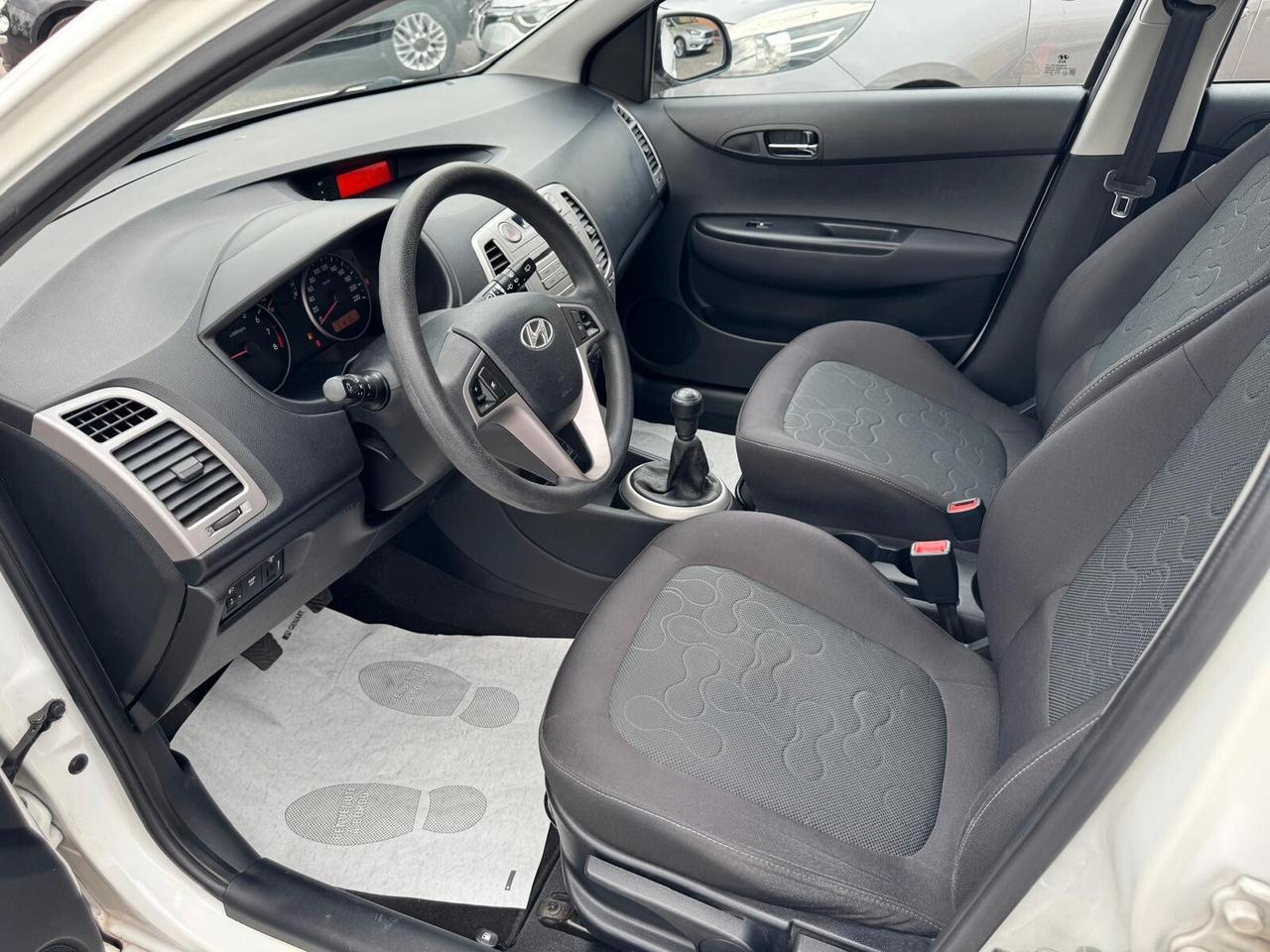 Hyundai i20 1.2 BENZ 5P KM 81000 2010