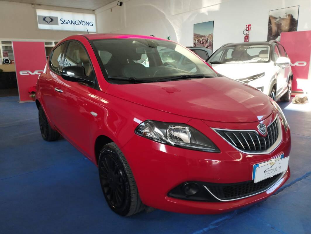 Lancia Ypsilon III 1.0 firefly hybrid Silver s&s 70cv 5p.ti