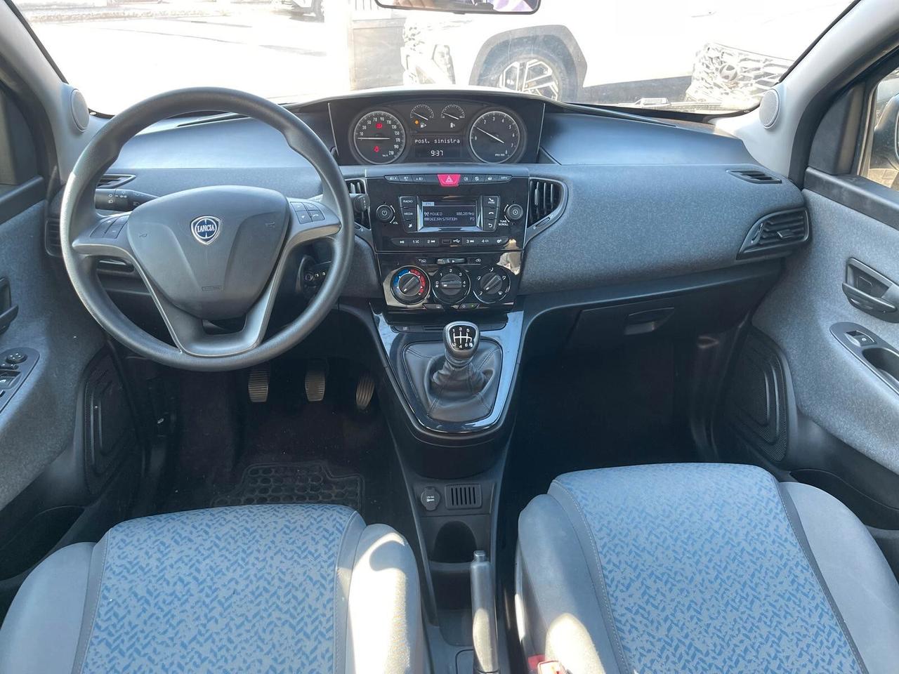 Lancia Ypsilon 1.0 FireFly 5 porte S&S Hybrid Ecochic Silver