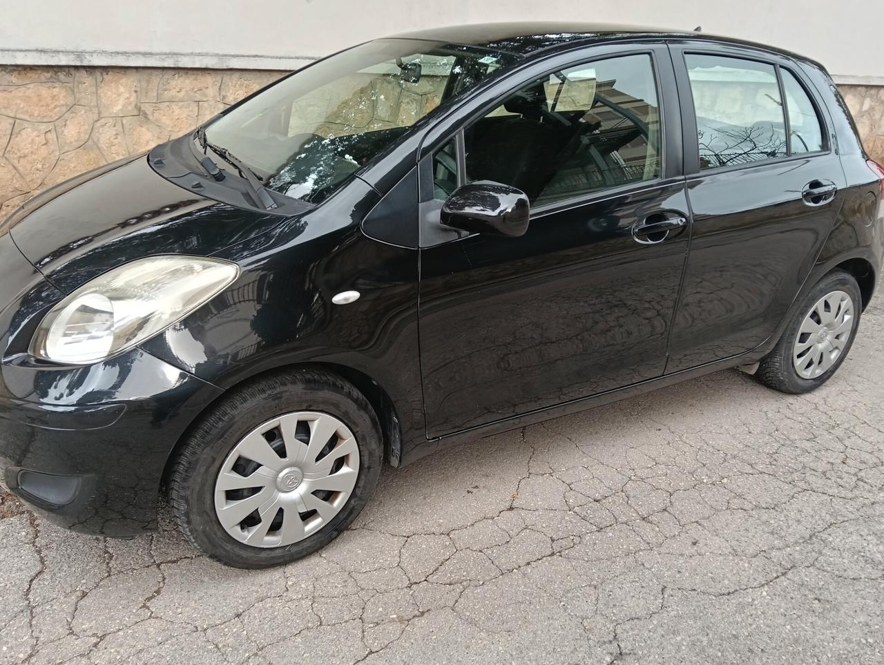 Toyota Yaris 1.0 5 porte Sol Uniprop. km origin. vetrina