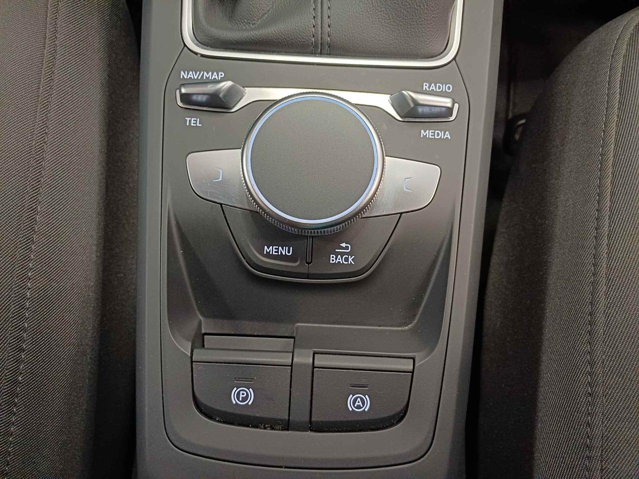 Audi Q2 30 TFSI Business Advanced