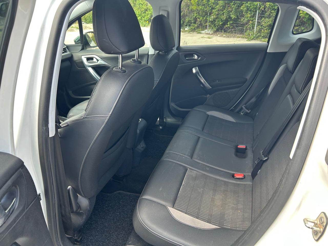 Peugeot 2008 BlueHDi 100 Allure