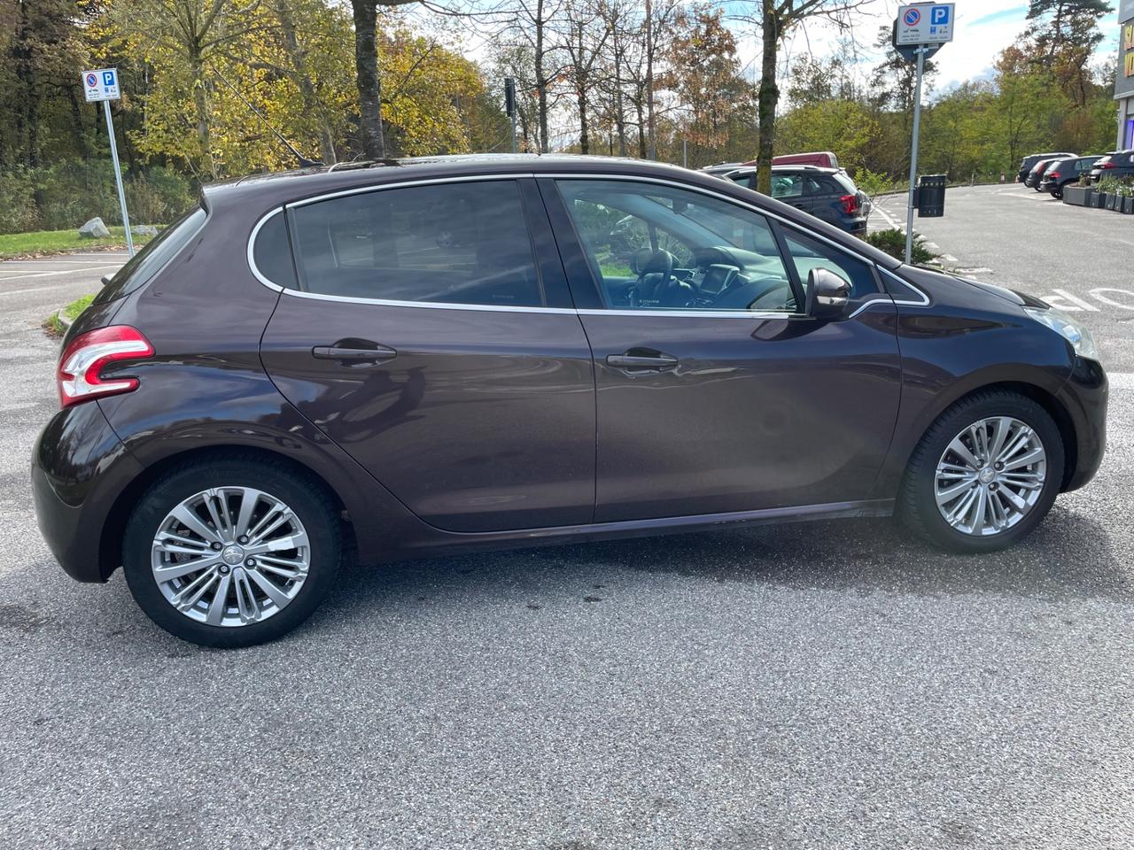 Peugeot 208 1.6 e-HDi 115 CV Stop&Start 5 porte Allure*Neo patentati *