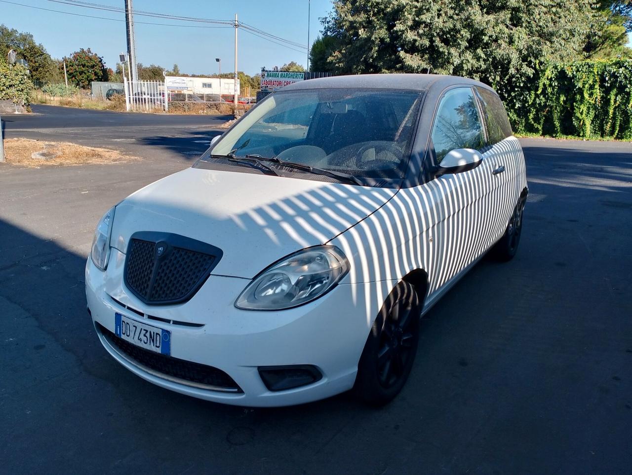 Lancia Ypsilon 1.2 16V Momo Design