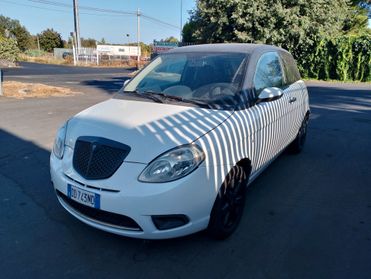 Lancia Ypsilon 1.2 16V Momo Design