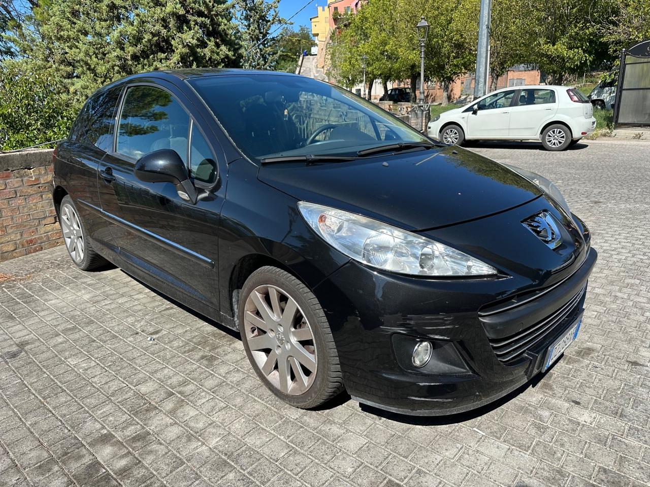 Peugeot 207 1.6 HDi 110CV gancio train 2009