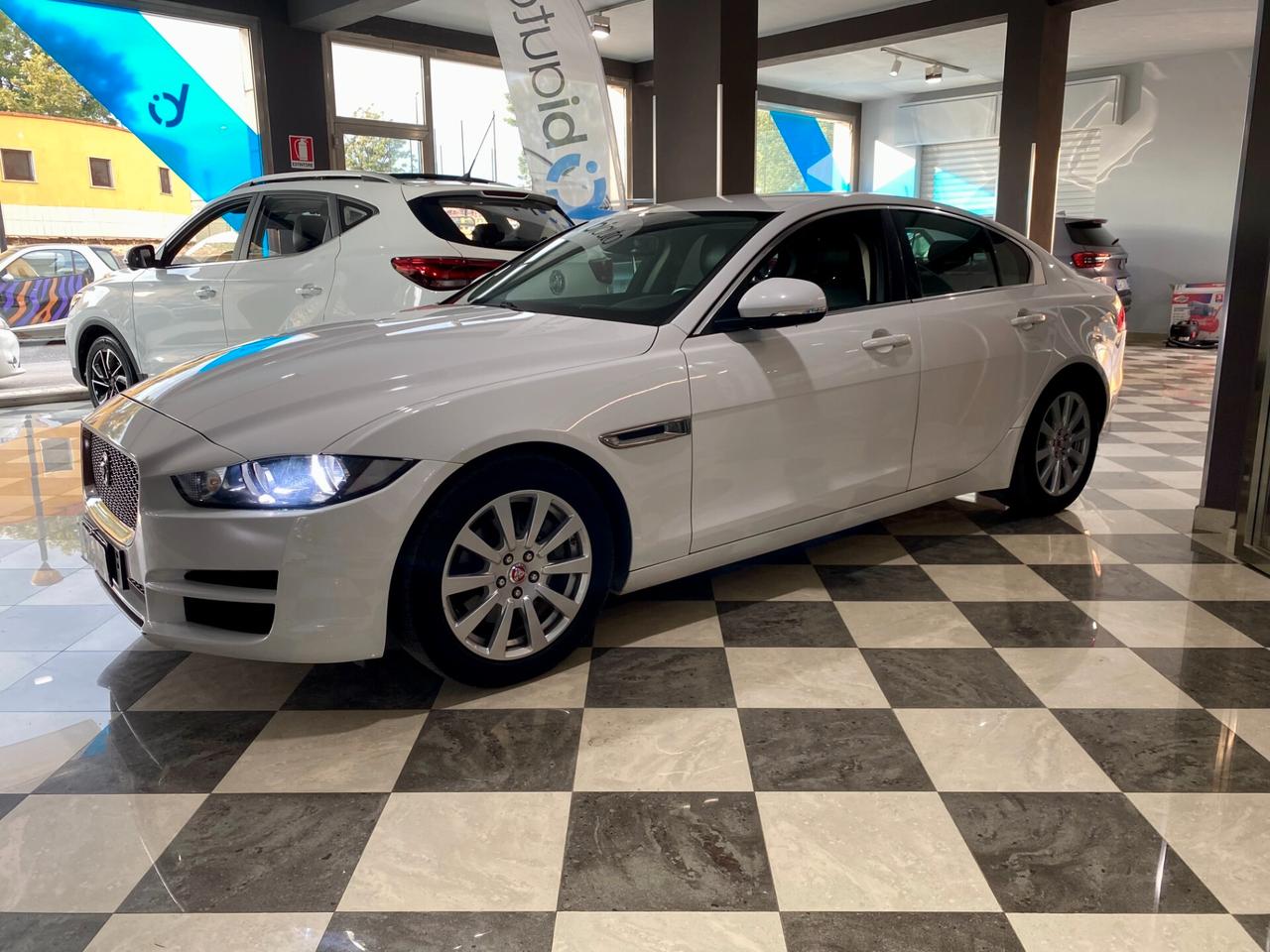 Jaguar XE 2.0 D 180 CV aut. Prestige-2017