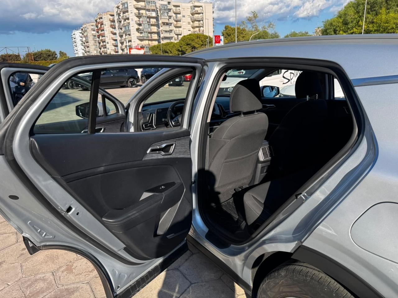 KIA SPORTAGE 1.6 DIESEL HYBRID 2023 ACCESSORIATA