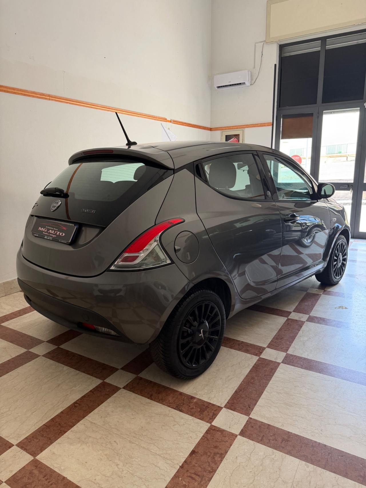Lancia Ypsilon 1.0 FireFly 5 porte S&S Hybrid Ecochic Gold