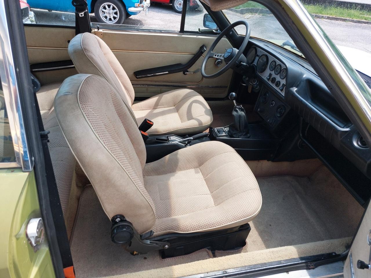 Fiat 124 Coupe 1800 del 1973 con aria-condizionata