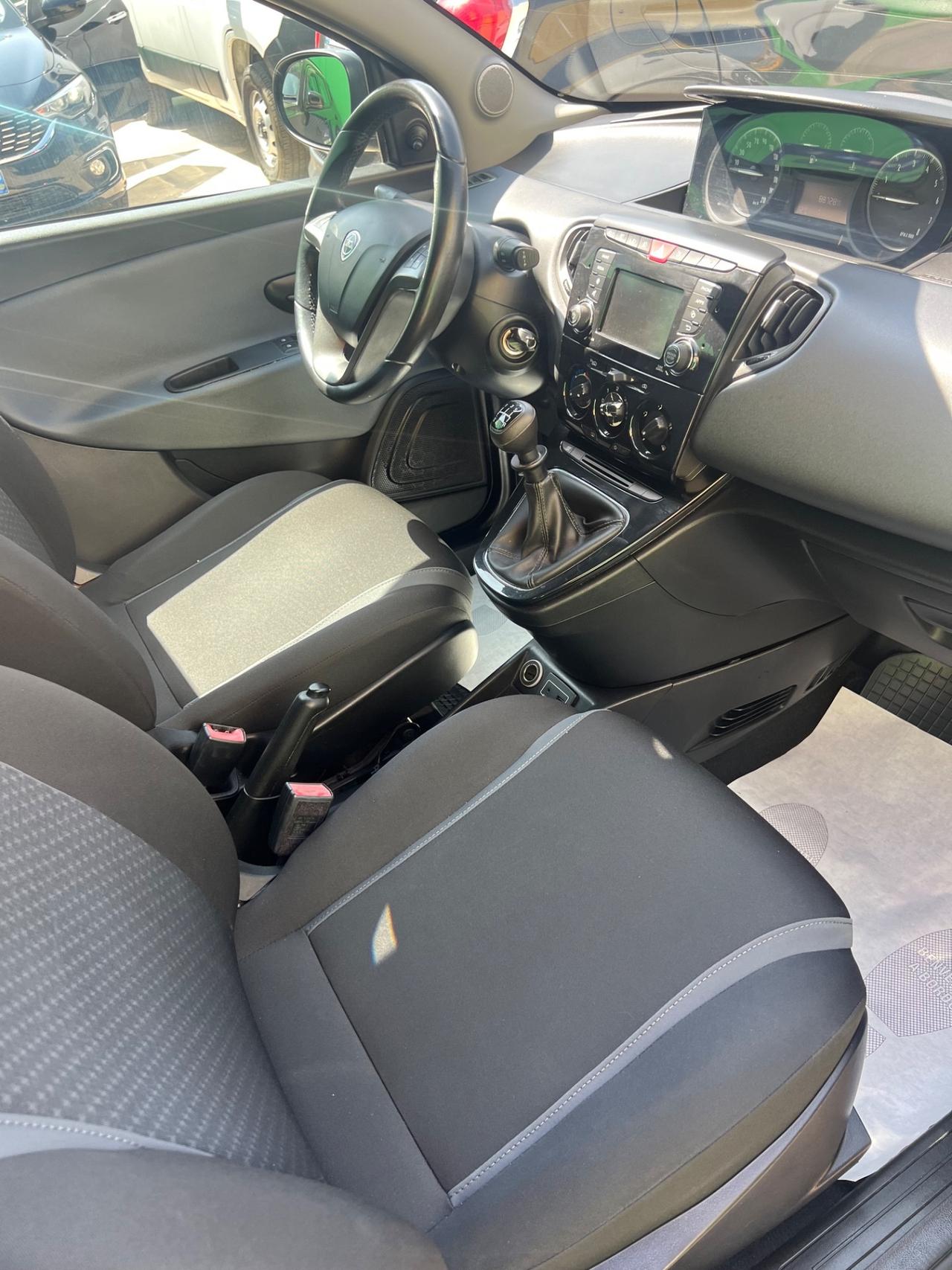 Lancia Ypsilon 1.2 69 CV 5 porte S&S Gold