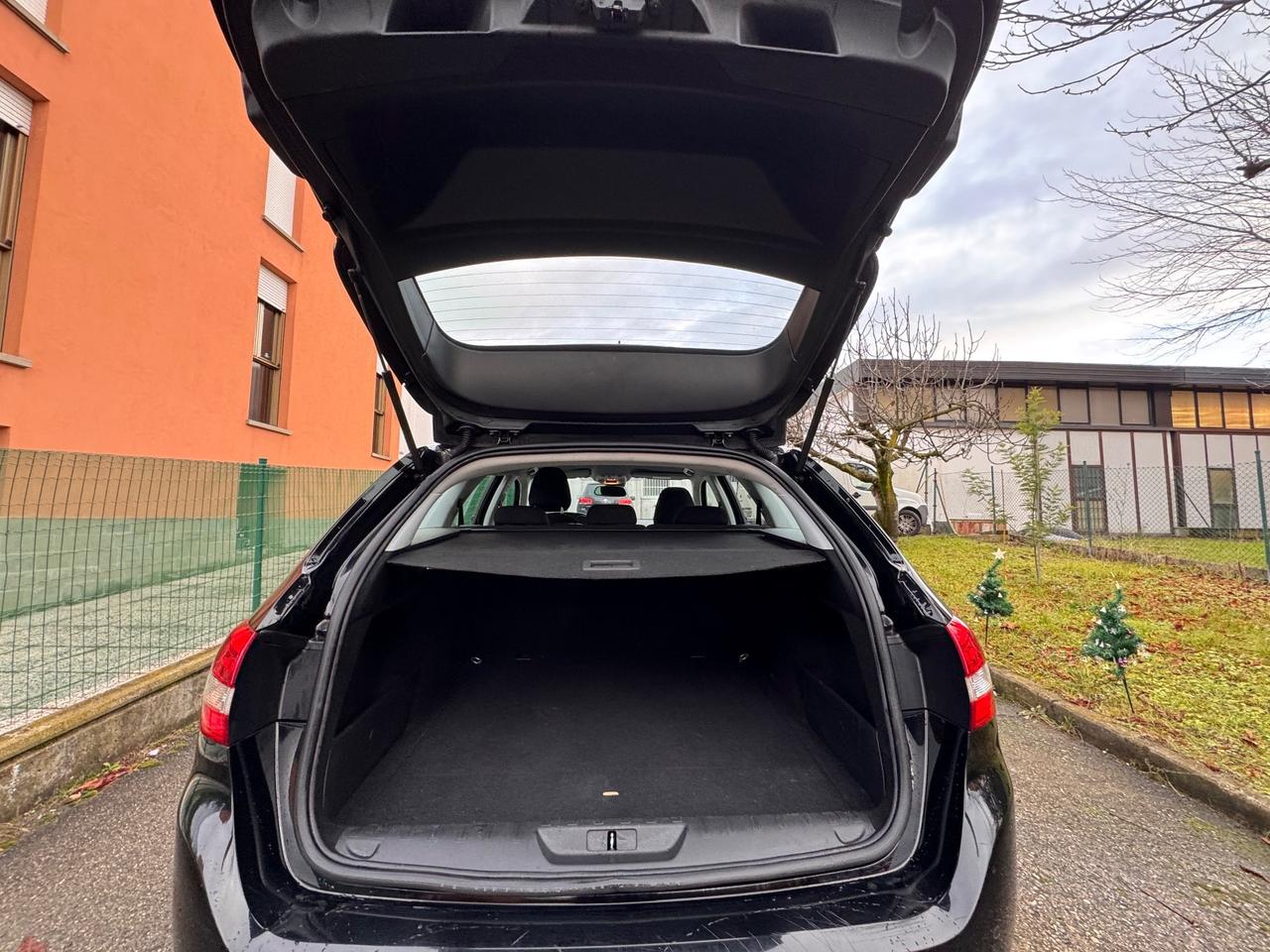 Peugeot 308 BlueHDi 130 S&S SW Allure