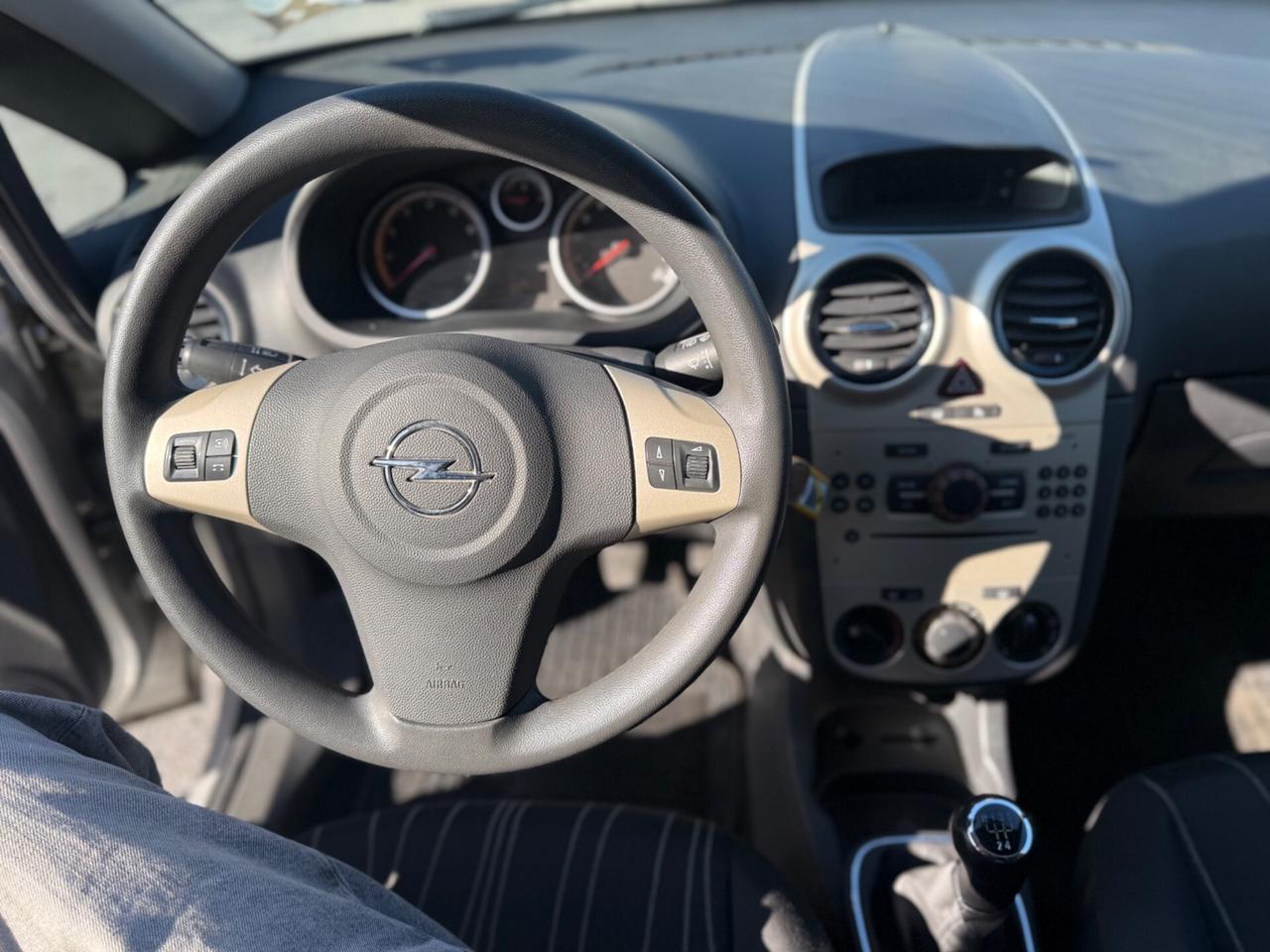 Opel Corsa 1.2 benzina 5 porte con soli 27.000 km 1 pro