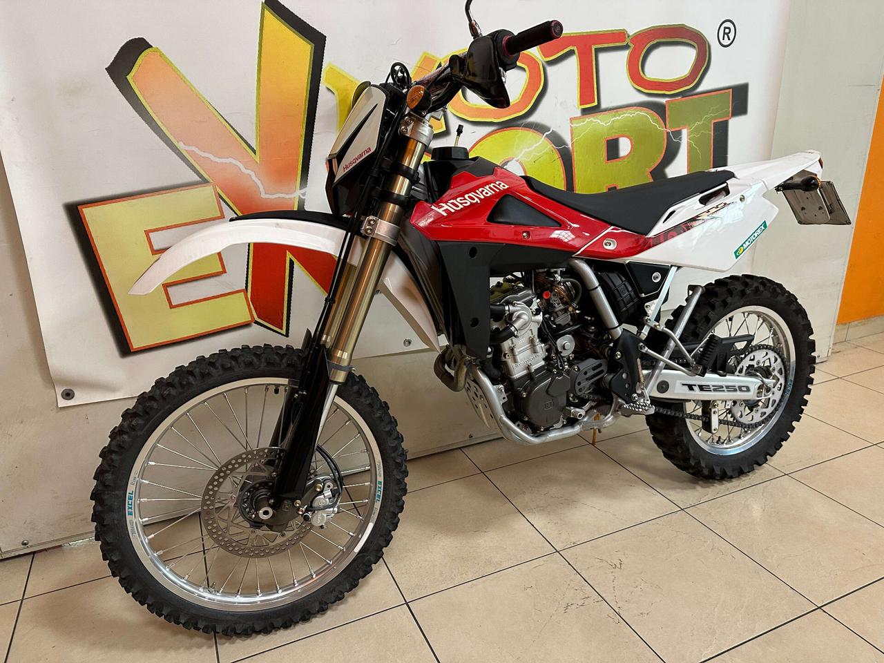 Husqvarna TE 250 - Solo 995 km !!!