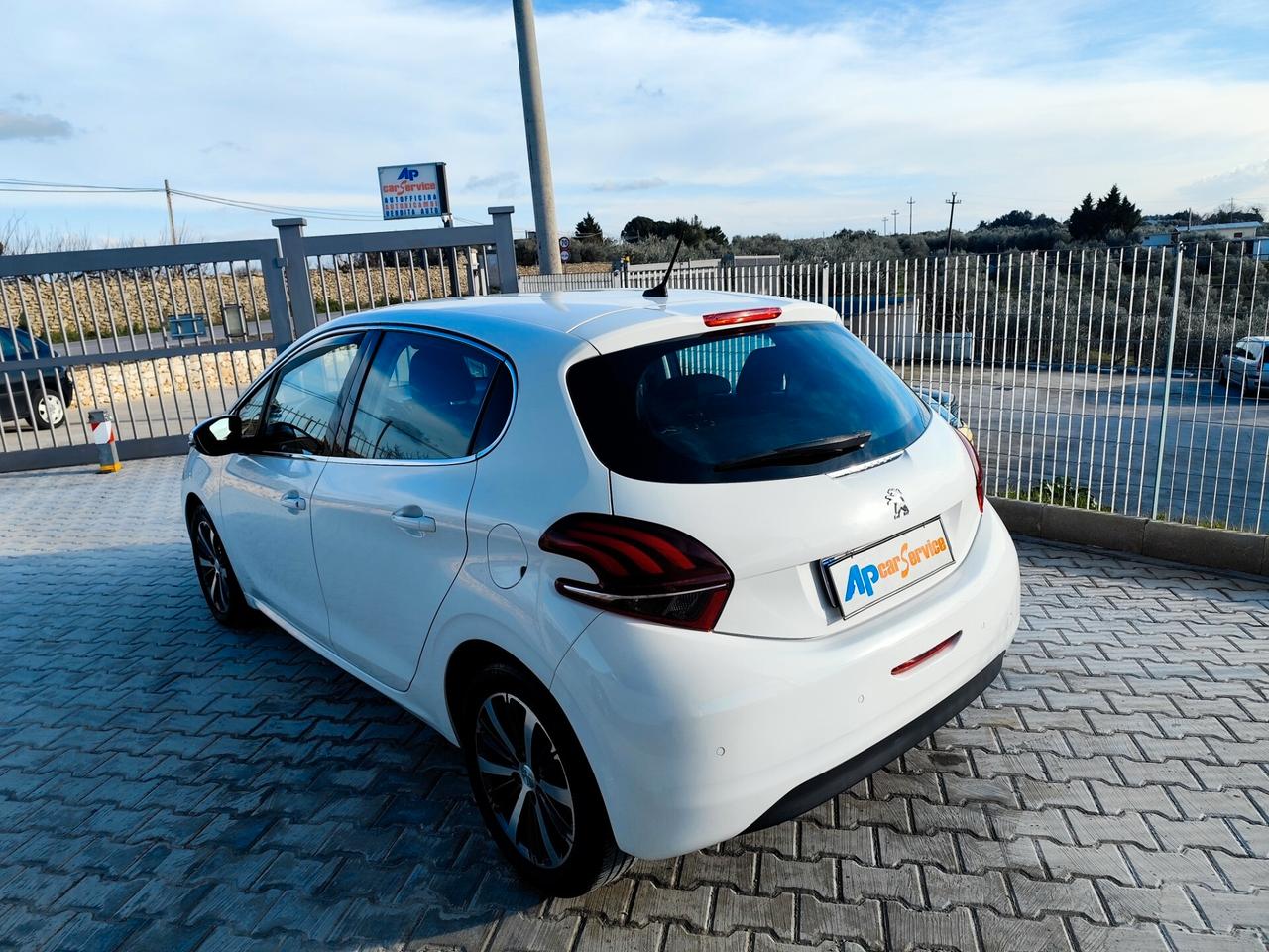Peugeot 208 BlueHDi 75 5 porte Allure