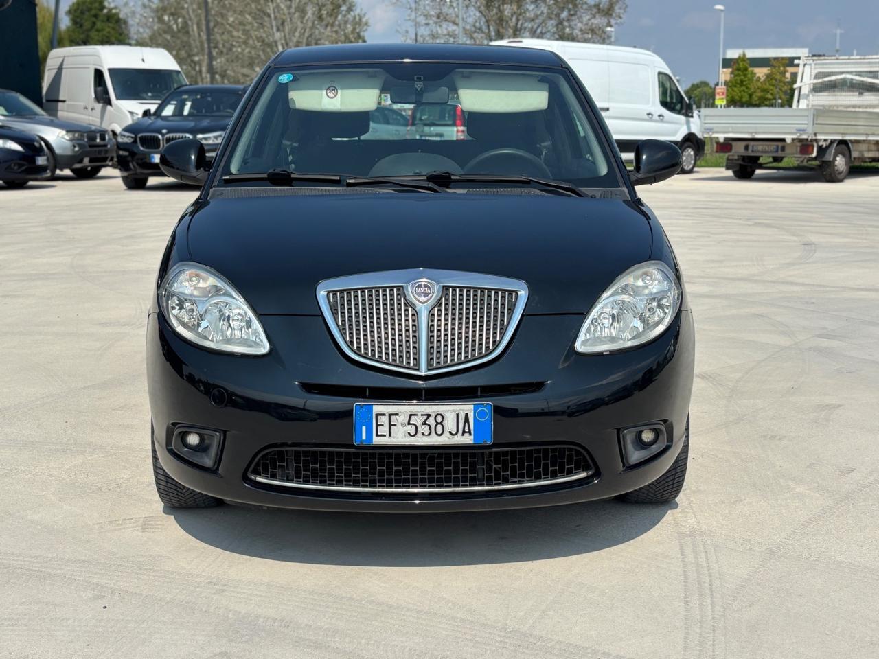 Lancia Ypsilon 1.3 MJT 75 CV Platino