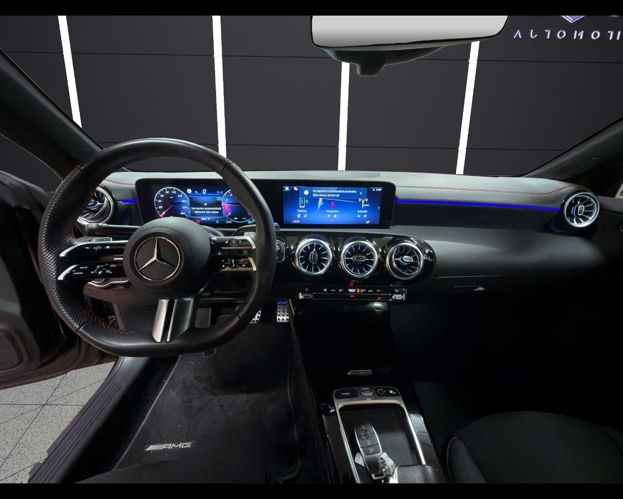 Mercedes-Benz CLA 180 Automatic AMG Line Premium Plus AMBIENT LIGHT!