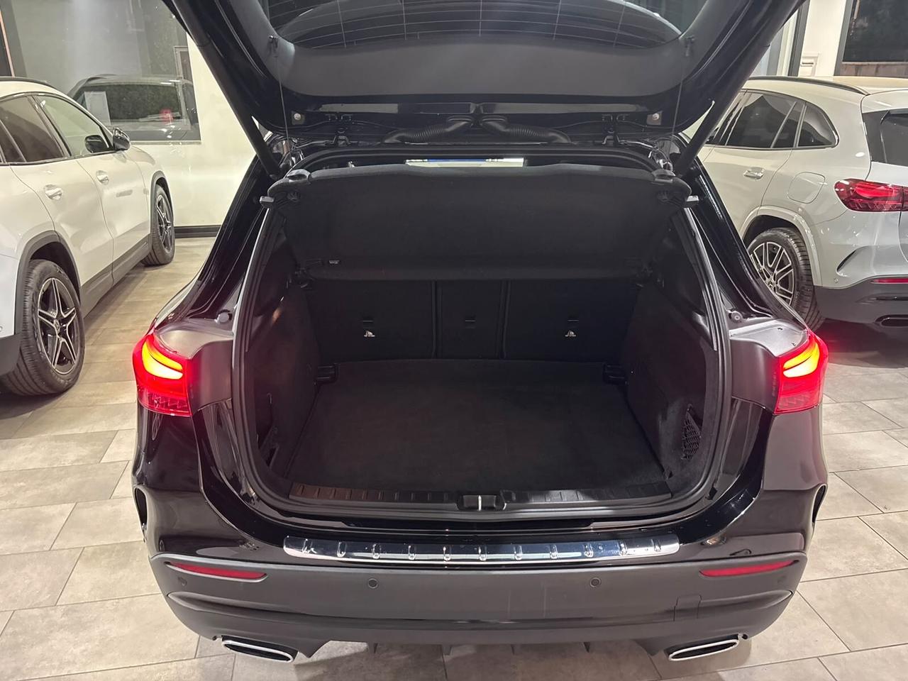 MERCEDES-BENZ GLA 200D PREMIUM AMG TETTO-NAVI-MULTIBEAM